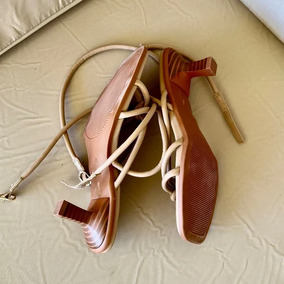 Strappy Thong Gladiator Low Kitten Heel Sandals, Size 7 - Picture 6 of 6